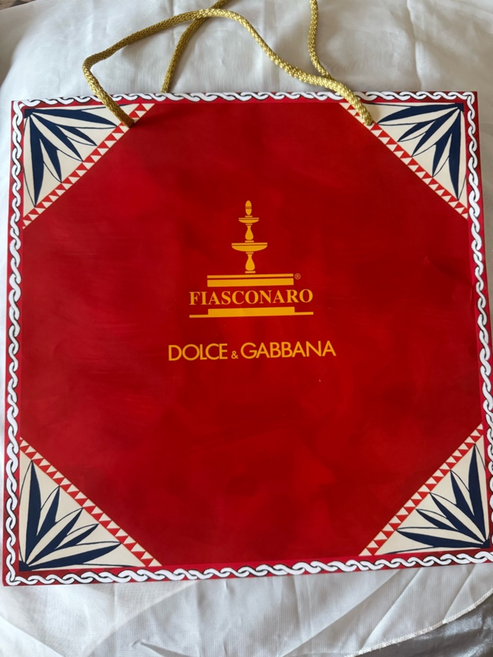 Dolce & Gabbana 💯 Authentic Red Gift paper shopping Bag with iconic Gold Logo.